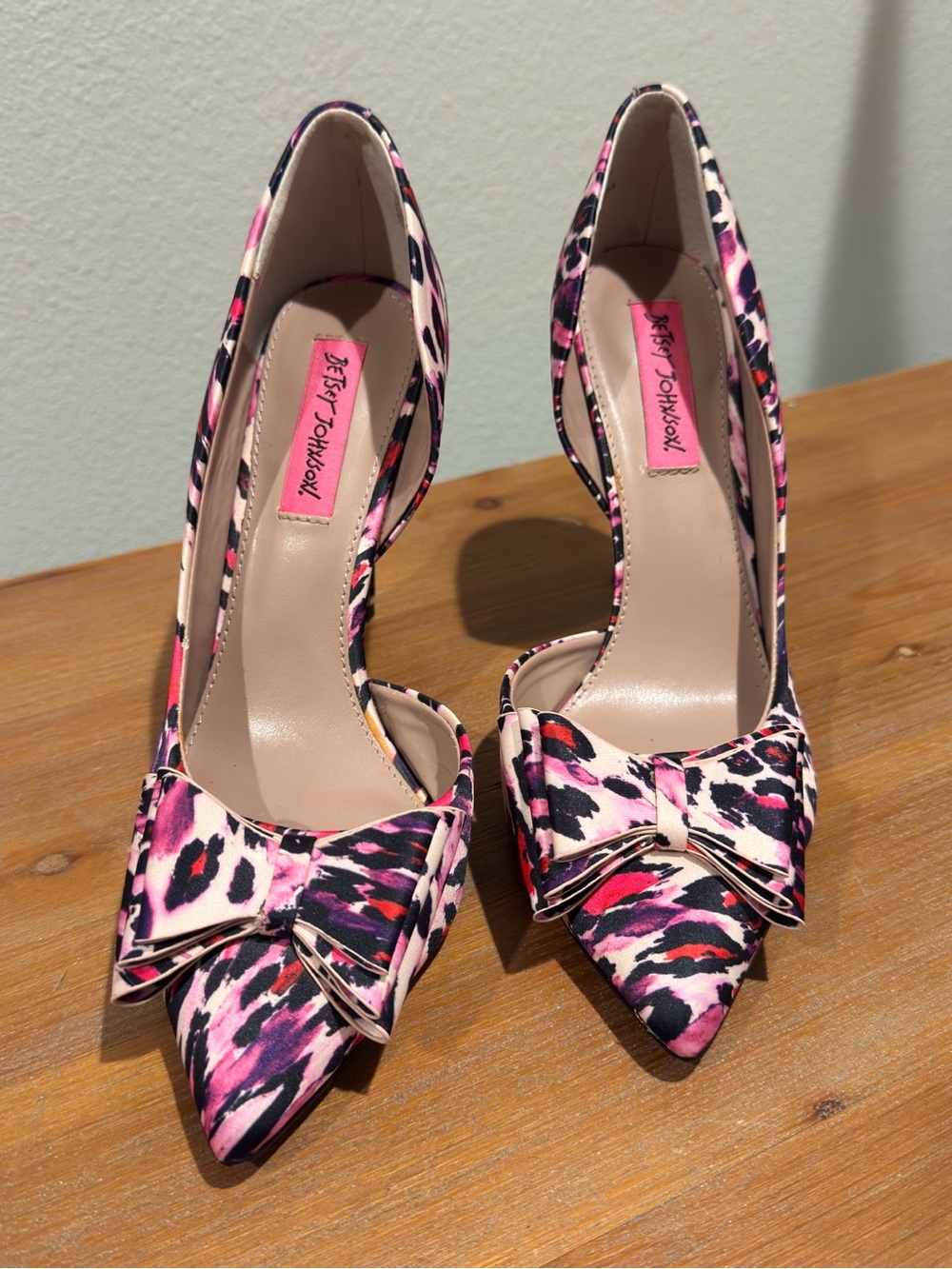 Betsey Johnson Women’s 8 Prince d’Orsay Pink Purple Leopard Heels w/ Bow HOT